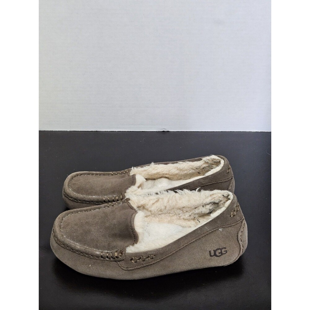 UGG Ansley Women's Moccasin Slipper, Size 7 - Light Gray / Brown